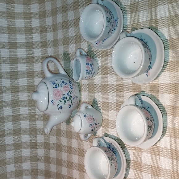 Vintage  Child's tea set - Picture 1 of 8